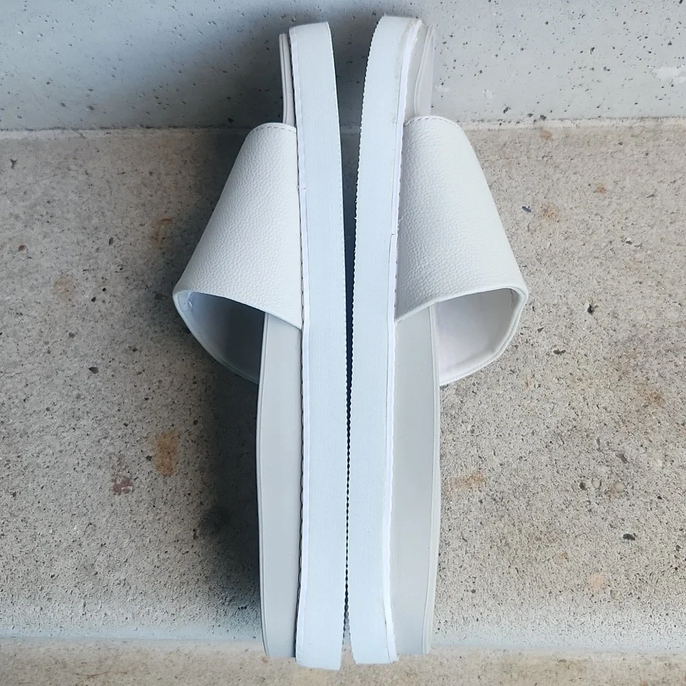 American Eagle Women's White Slide Sandals Size 11.